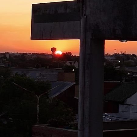 Moderno Departamento Con Balcon Y Vista Al Atardecer Apartment Resistencia Exterior photo