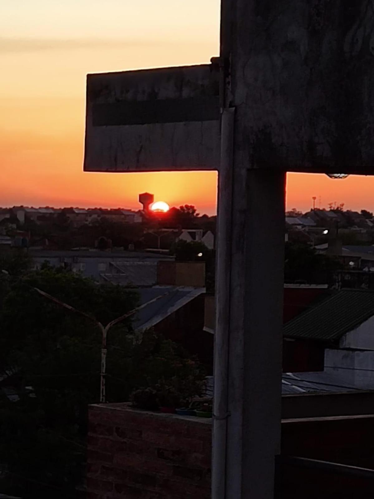 Moderno Departamento Con Balcon Y Vista Al Atardecer Apartment Resistencia Exterior photo